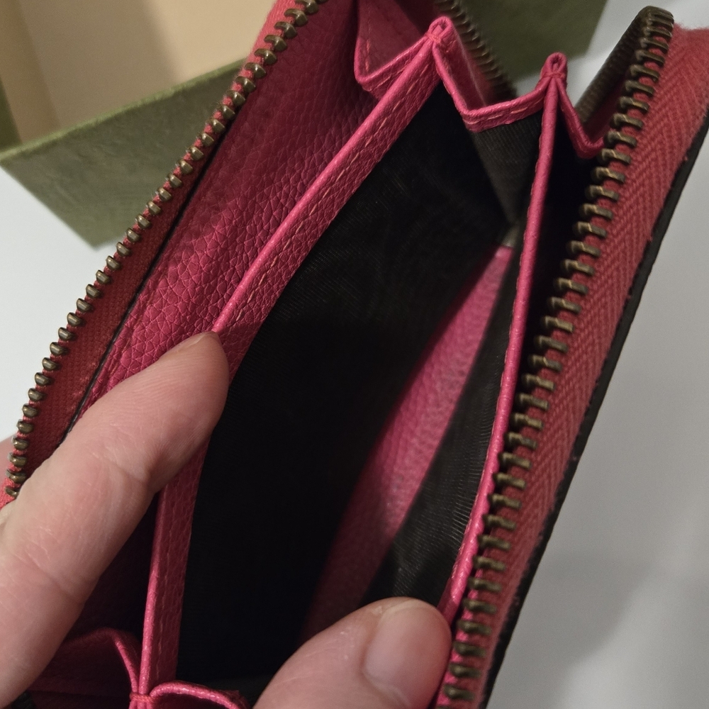 Gucci Compact PINK Wallet - Picture 7 of 9